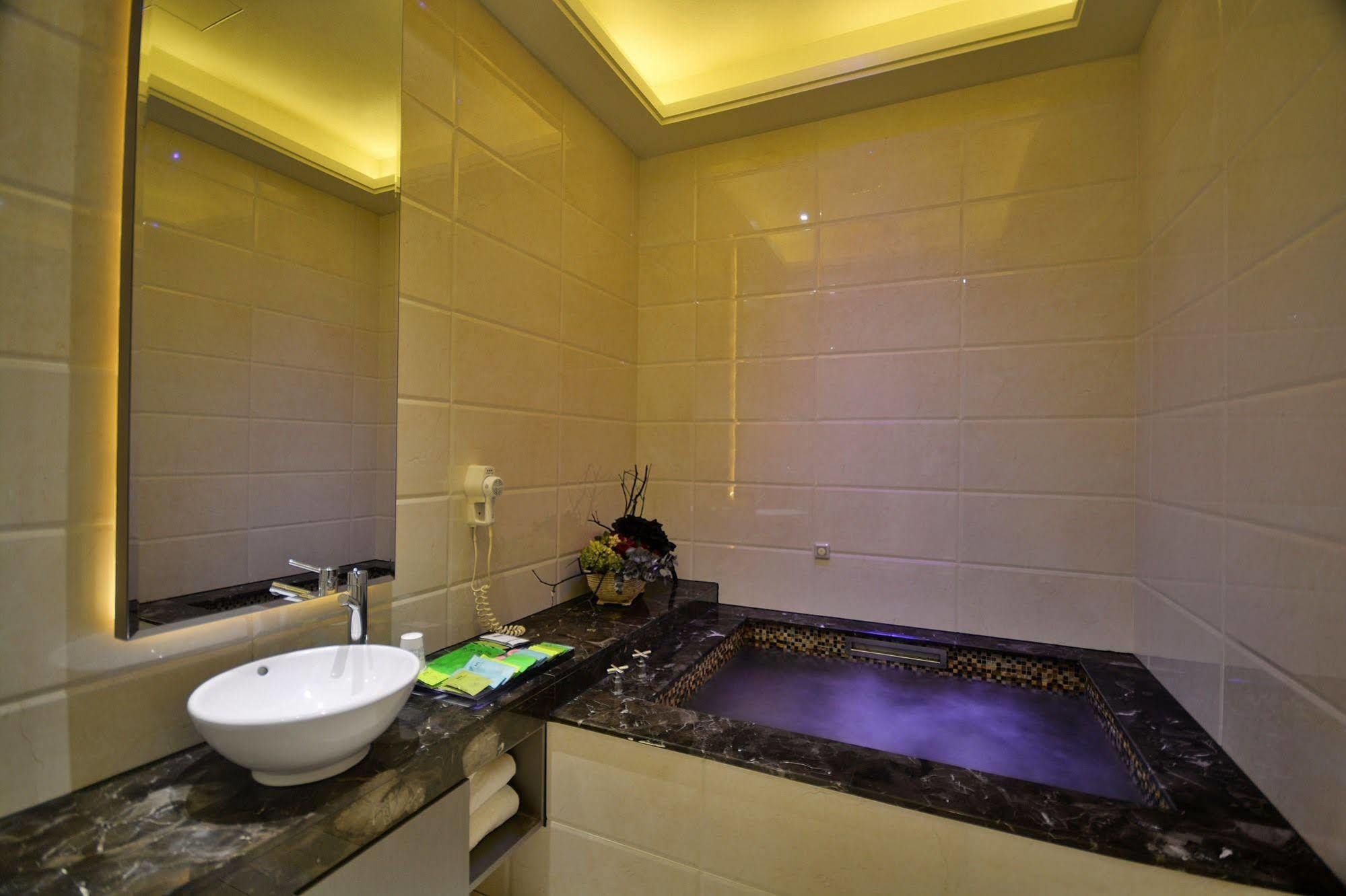 Hea Duenn Motel Taichung Exterior photo