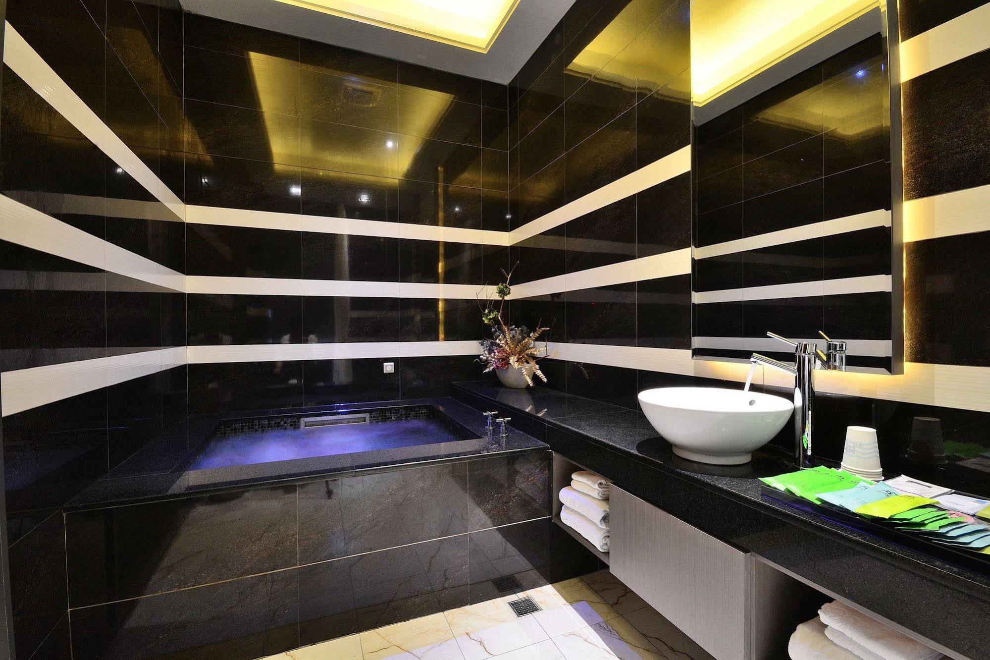 Hea Duenn Motel Taichung Exterior photo